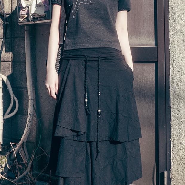 허그유어스킨 Star flayered midi skirt (Black)