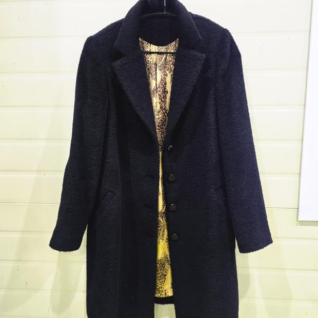 블랙 롱 코트 (안감 패턴)