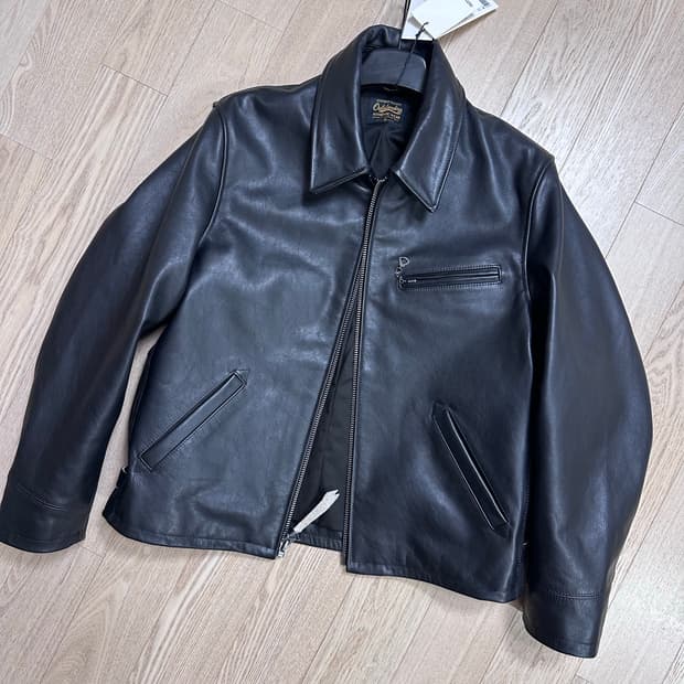 아웃스탠딩 가죽 레더 스포츠 자켓 M 사이즈 새상품