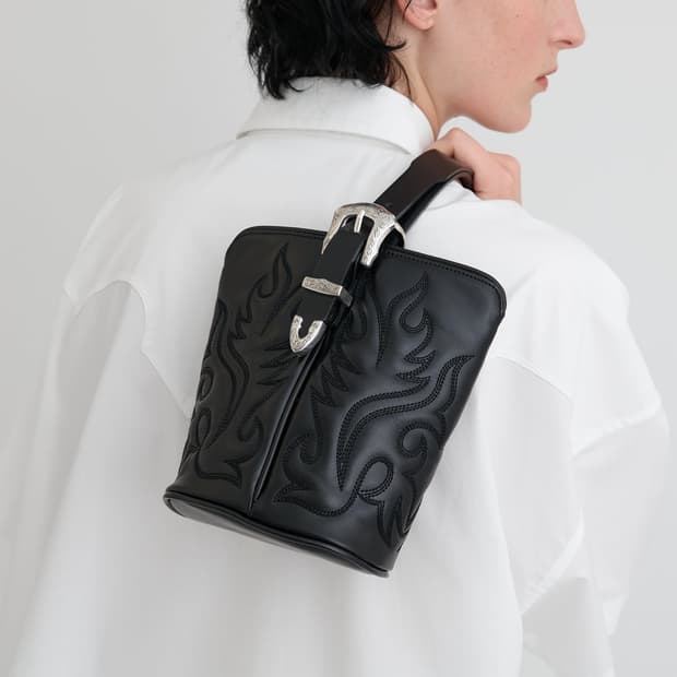 (정품/새상품) 토가 아카이브 여성 블랙 웨스턴 레더 핸드백