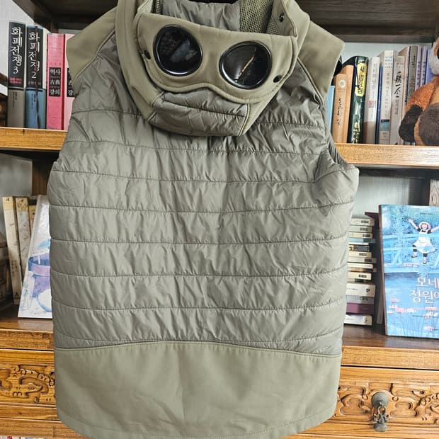46사이즈 남녀공용}상태 좋음 씨피컴퍼니 cp컴퍼니 조끼패딩 패딩 베스트