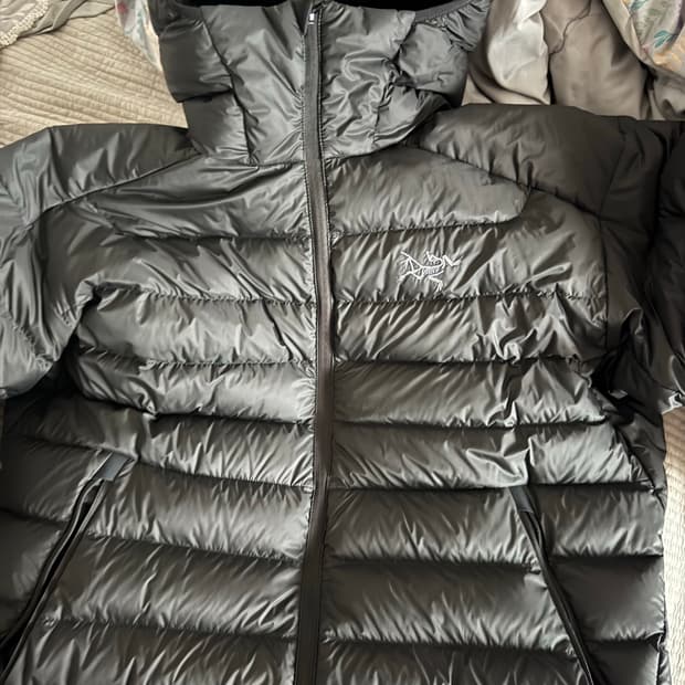 아크테릭스 세륨 블랙 M사이즈 팝니다