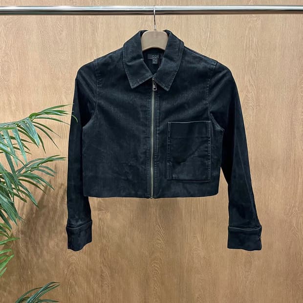 코스 스웨이드 데님 크롭 자켓 싱글 포켓 버튼 커프스 디테일 블랙