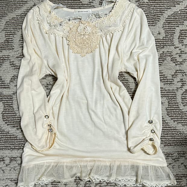 엑시즈팜 큐빅레이스 블라우스