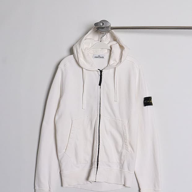 STONE ISLAND 와펜 집업 후디