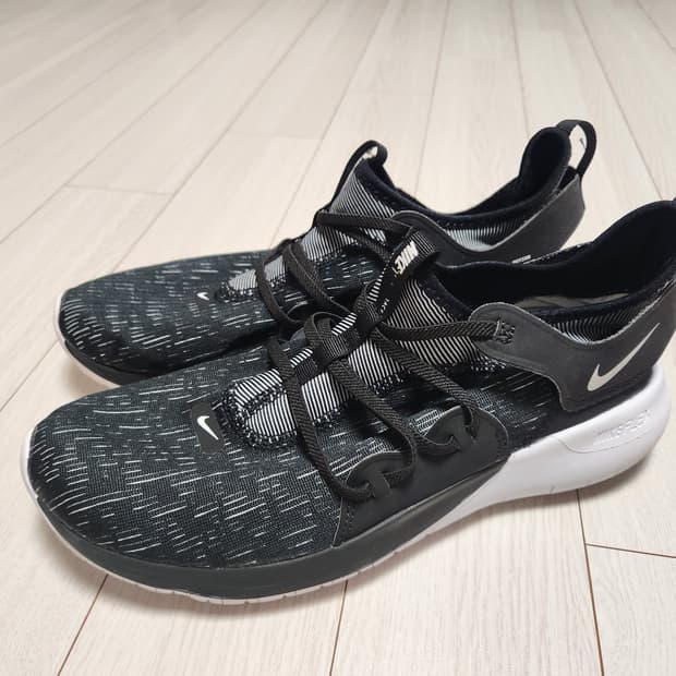 나이키 러닝화 플렉스 콘택트 3 AQ7484-004  사이즈270

아웃