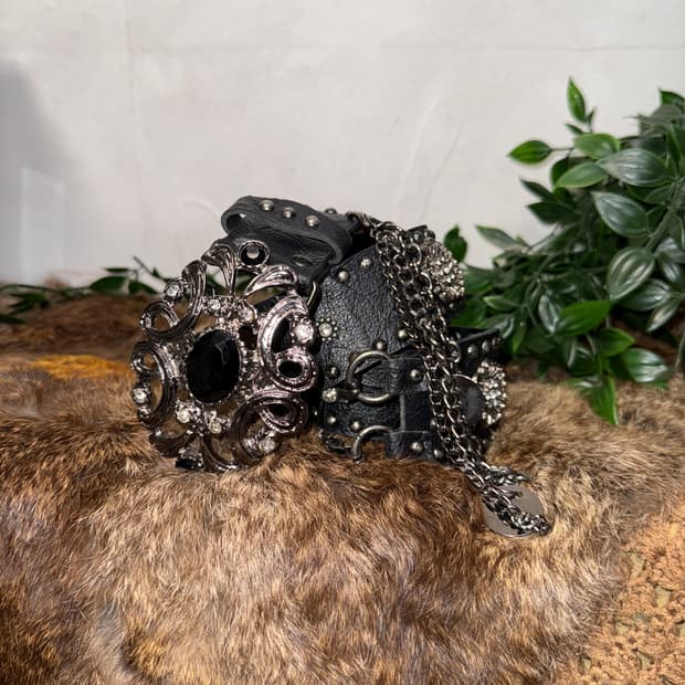 Black fairy flower cubic chain belt