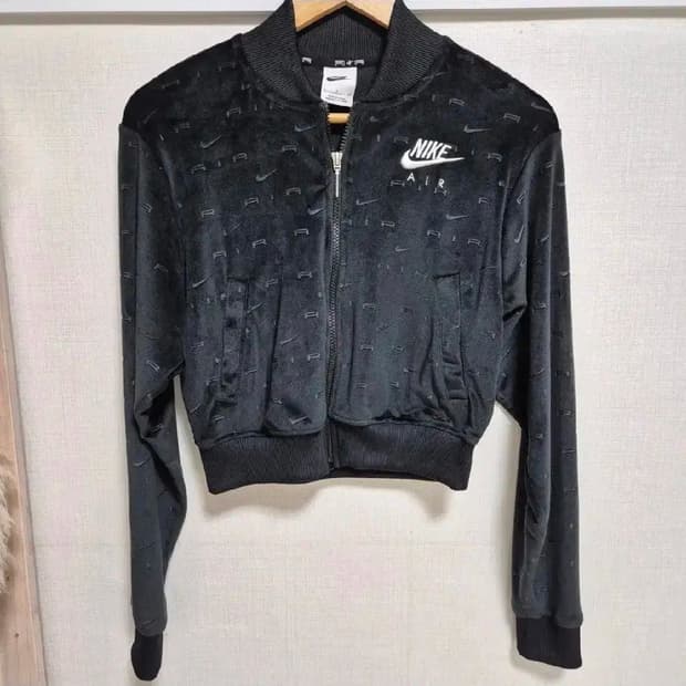 새것상태 나이키 에어 벨루어 자켓 블랙 S