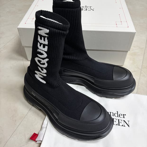 [새상품]알렉산더맥퀸 그래피티 니트 트레드 슬릭 부츠 블랙