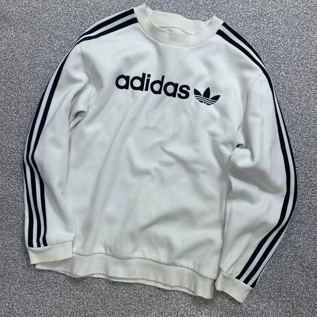 아디다스(Adidas) 벨벳로고 맨투맨