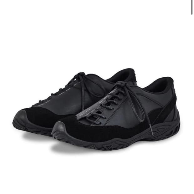네거티브쓰리 Curved Lace No.2 Sneakers_Black