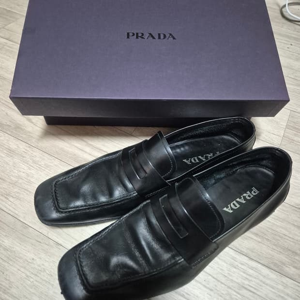 프라다 스퀘어토 로퍼 285