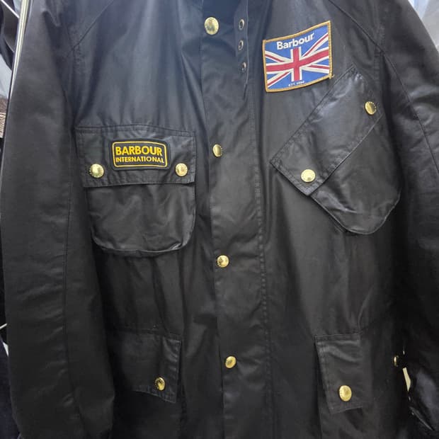 바버 인터내셔널 유니언잭 L사이즈 새제품 판매합니다.