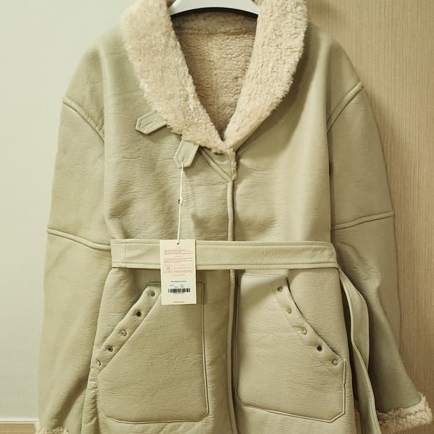 비터셀즈 무스탕 새상품 프리사이즈
택있음 