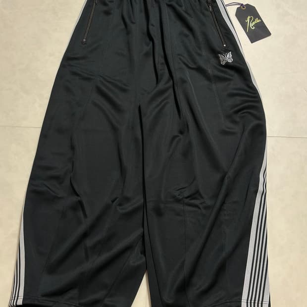 니들스 HD트랙팬츠 차콜