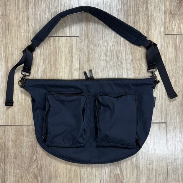 아미아칼바 바디백 네이비