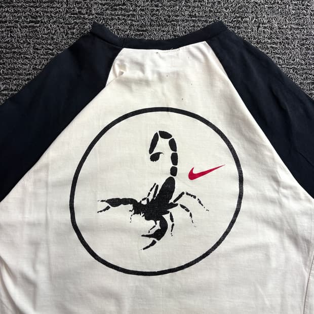 나이키 스우시 전갈 그래픽 반팔 티셔츠 3599