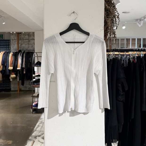 풀리츠플리즈 화이트 베이직 집업 가디건