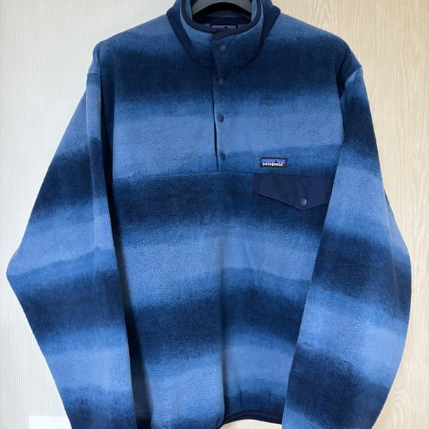 [L] 파타고니아 신칠라 플리스 블루 스트라이프