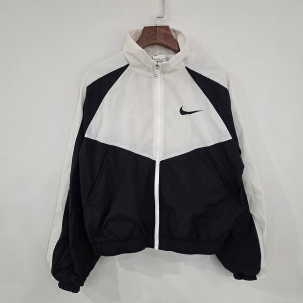 나이키 백스우시 크롭 바람막이 XL