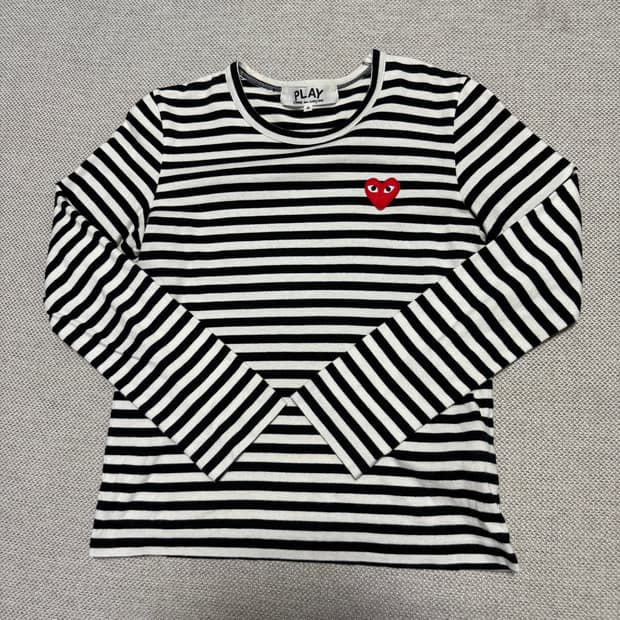 꼼데가르송 스트라이프 레드와펜 롱 슬리브 (우먼스)