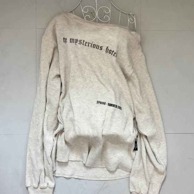 • Mysterious Hotel Waffle Off-Shoulder S