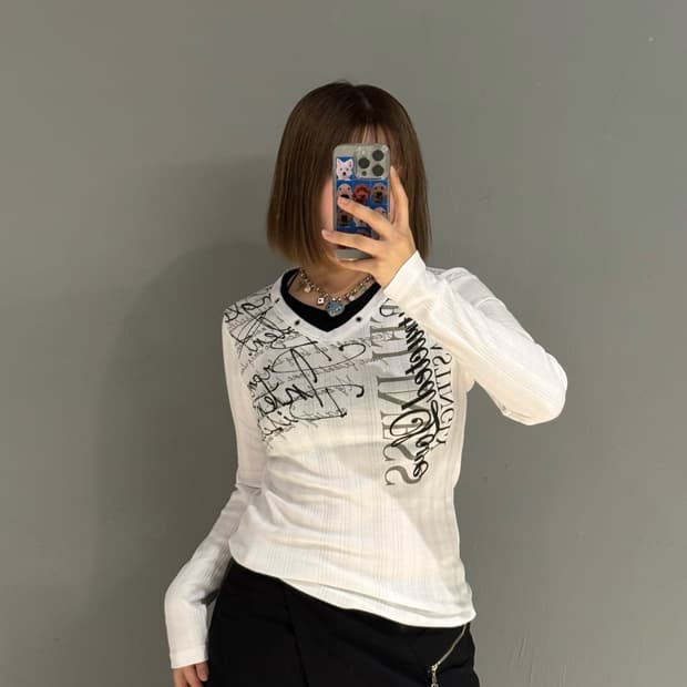 layered detail lettering long sleeve