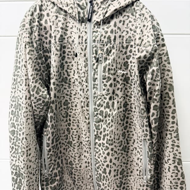 예스아이씨 yeseyesee / 바람막이 