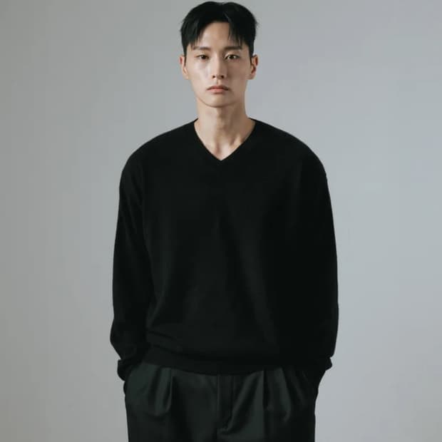 와기 V-Neck Knit (Black)