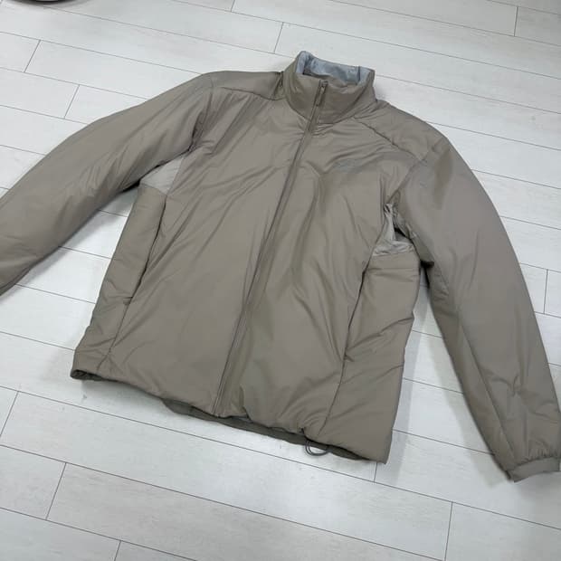 아크테릭스 아톰 헤비웨이트 자켓 XL 사이즈  상태 9.0/10  사진찍