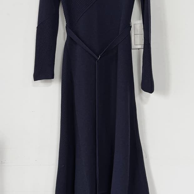 오브제 벨티드 니트 원피스