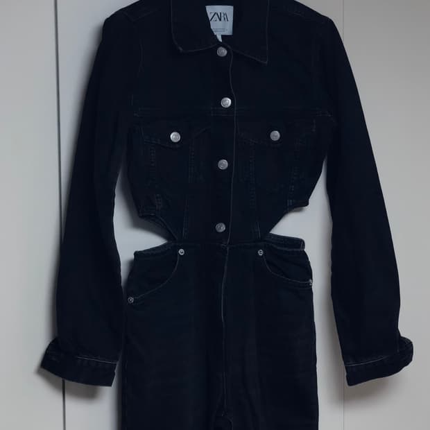 자라 블랙 컷아웃 데님 점프수트