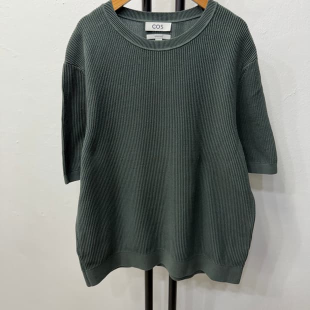 정품) COS 코스 남성 레귤러핏 그린 반팔 니트티 M