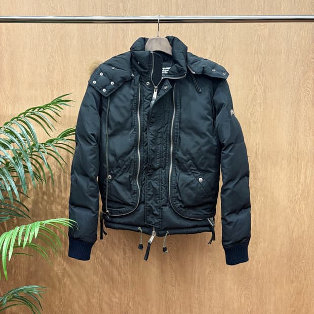 디스퀘어드2 다운 패딩 점퍼 후드 퍼 더블 지퍼 밑단 스트링 디테일 블랙