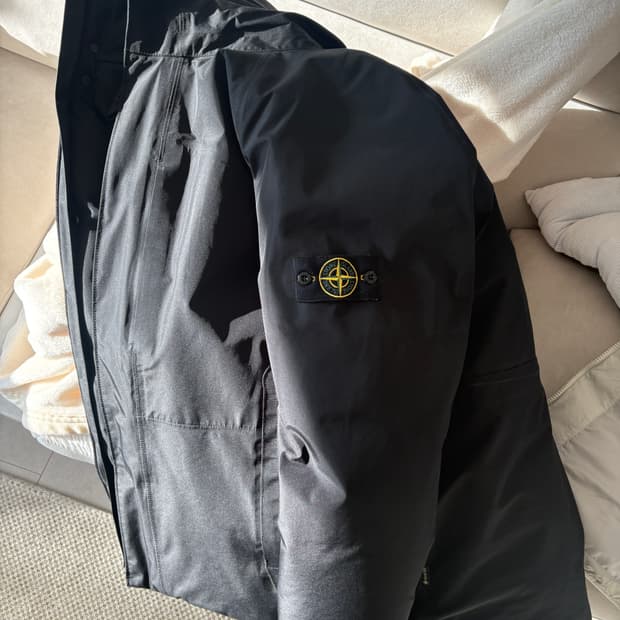 스톤아일랜드 고어텍스 패딩 L사이즈