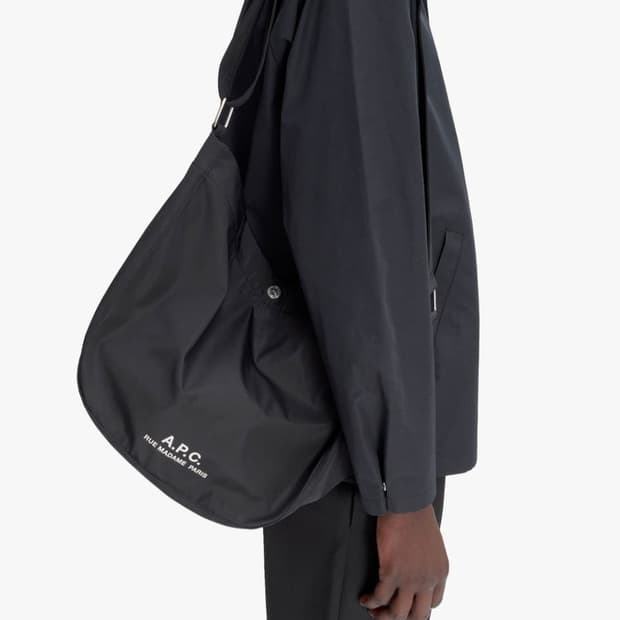 (새상품60%할인)APC 아페쎄 정품 남녀공용 저널 숄더백 나일론 블랙