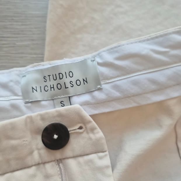 STUDIO NICHOLSON(스튜디오 니콜슨)
