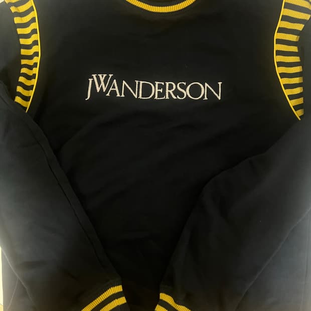 JW Anderson 블랙/옐로우 스트라이프 맨투맨