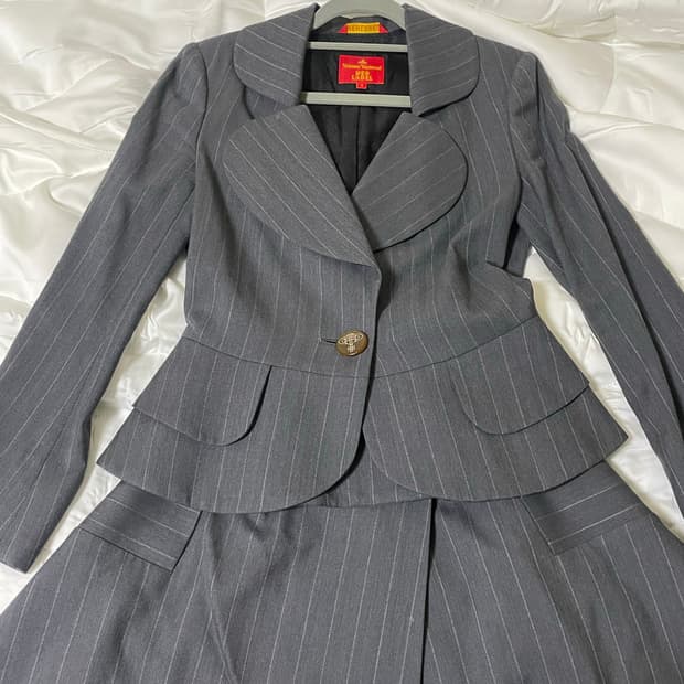 비비안 웨스트우드 / 핀스트라이프 자켓 스커트 셋업
