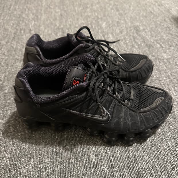 nike 샥스 R4 올블랙