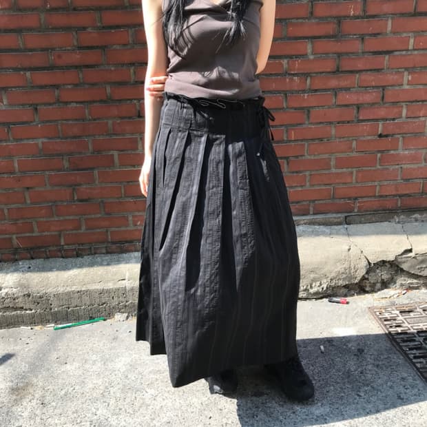 버튼 플리츠 레이어드 롱스커트 블랙