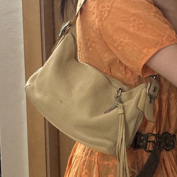 코치 크림 레더 숄더백