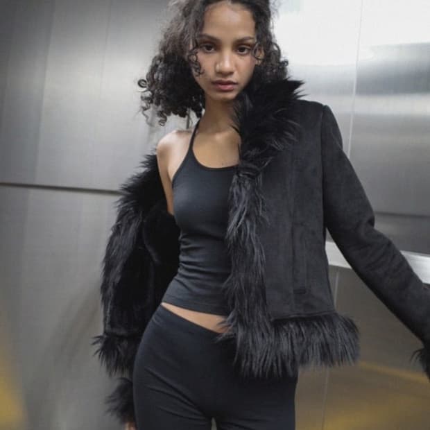 드라이로즈 퍼 무스탕 (두번째 사진 블랙 앤 화이트)