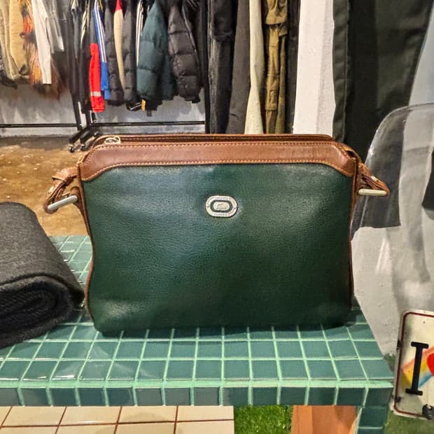 라코스테 클래식 가죽 크로스백