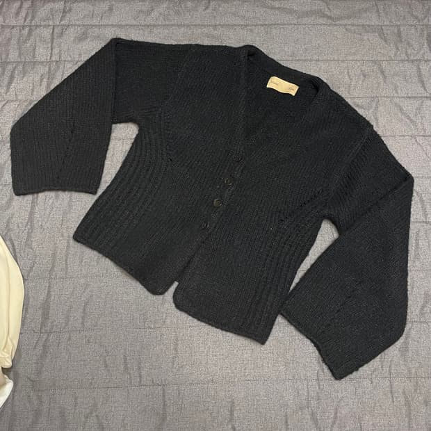 마뗑킴 볼륨니트가디건 