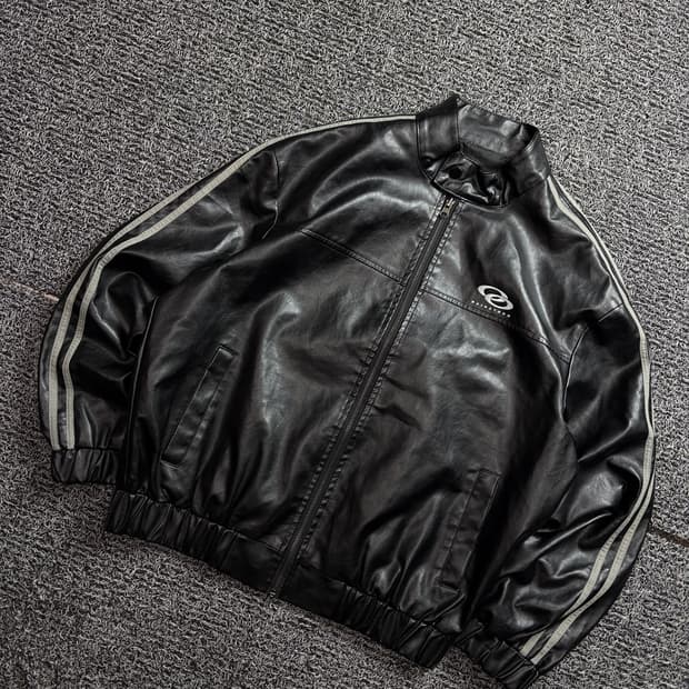 RAINSTORM 사이드라인 비건 레더 봄버 자켓 2250