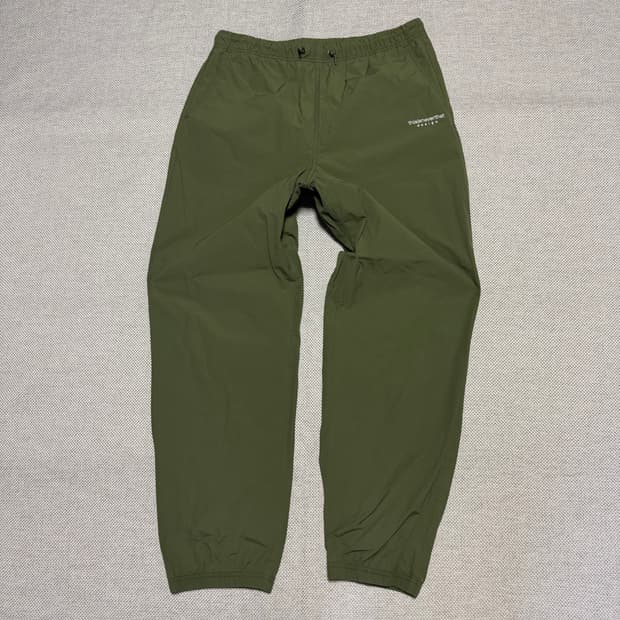 디스이즈네버댓 카키색 나일론 조거팬츠