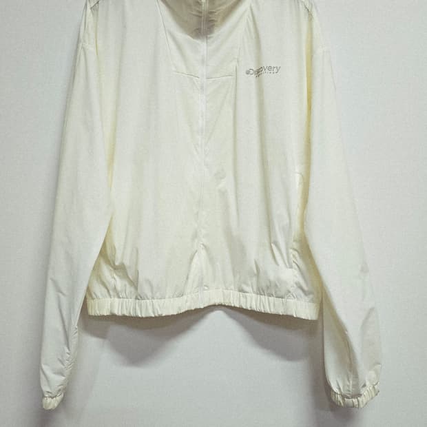 디스커버리 아이보리 크롭 바람막이95