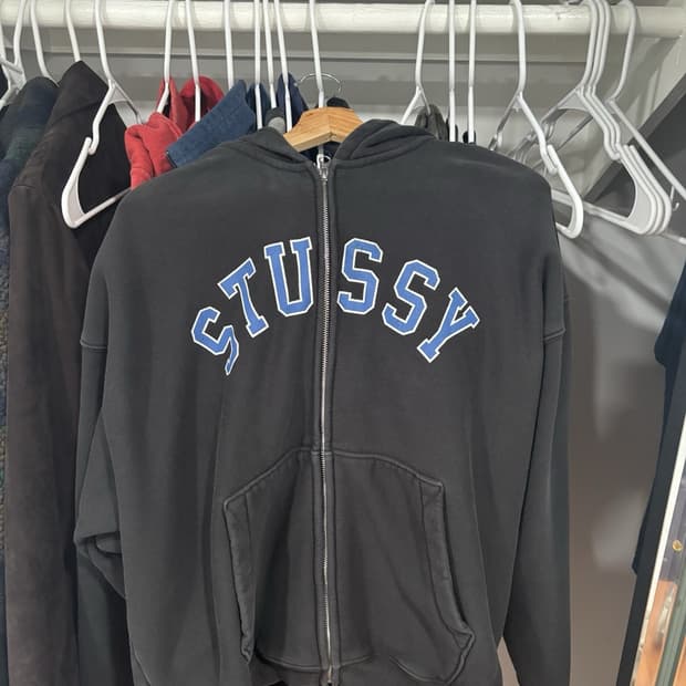 24FW 스투시 페이디드 그래픽 후드집업 워시드 블랙