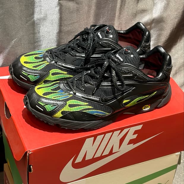280 Nike x Supreme 줌 스펙트럼 플러스 파이어 블랙
